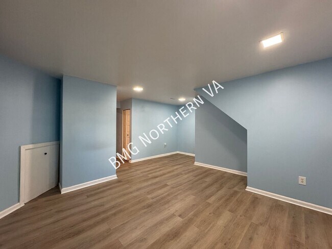 Building Photo - 7343 Rokeby Dr