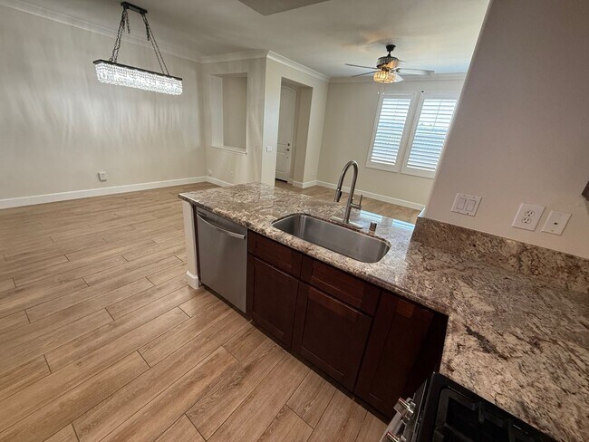 Building Photo - 3-Bedroom Townhome with Community Pool & S...