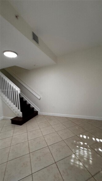 Building Photo - 985 SW 143rd Ave