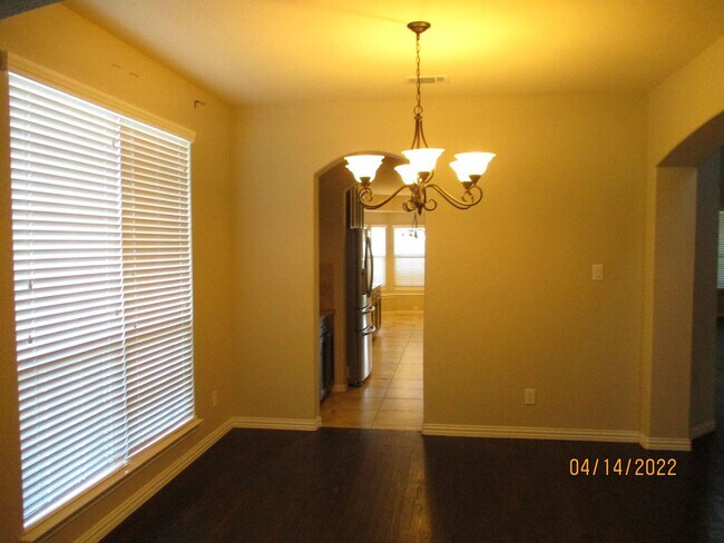 Building Photo - 2505 Mesa Glen Dr