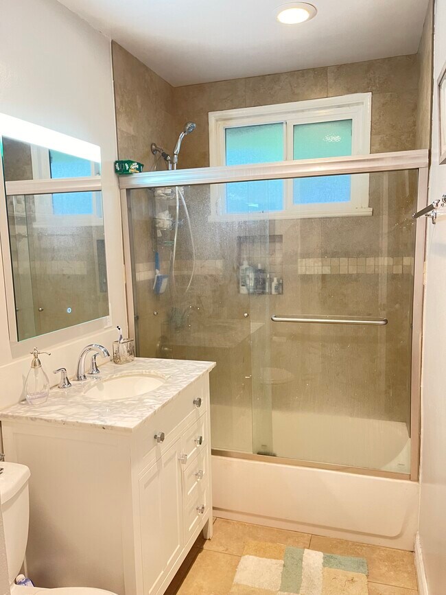 Building Photo - 7236 Oakdale Ave