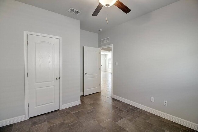 Building Photo - 7522 Sable Creek Dr