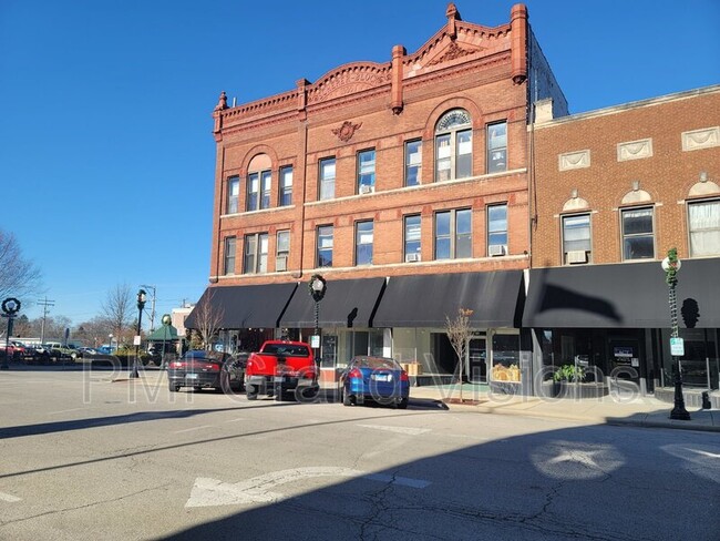 Building Photo - 601 1/2 Monroe