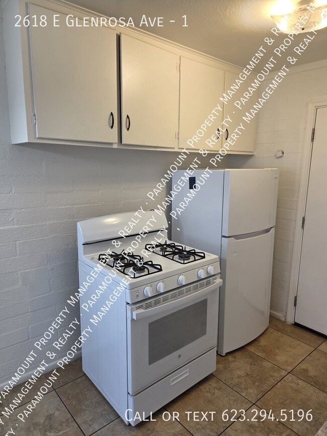 Building Photo - 2618 E Glenrosa Ave
