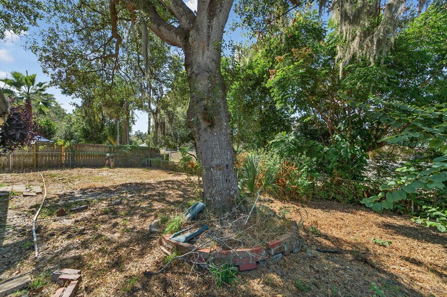 Building Photo - 1712 Village Ct