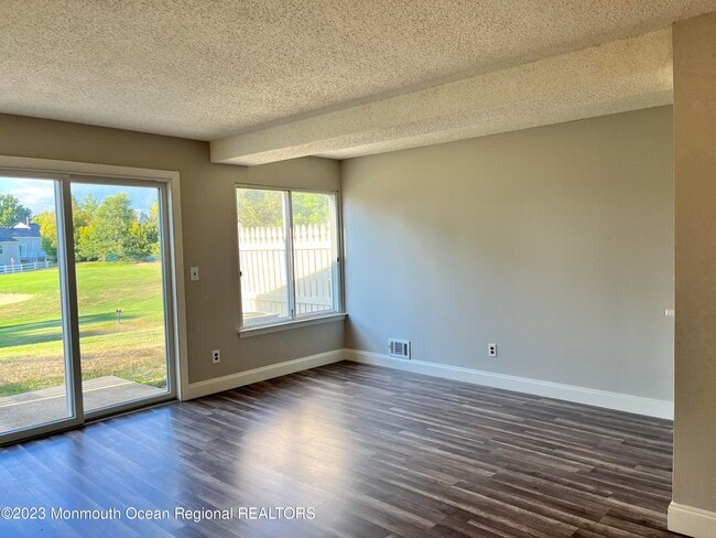 Building Photo - 47 Greenwood Dr