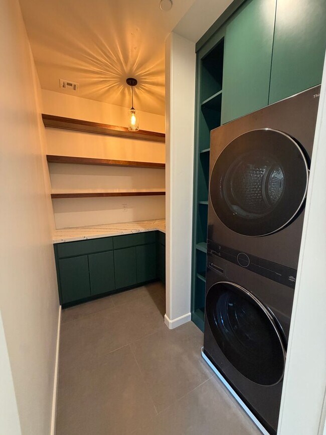 Building Photo - Beautiful Room for Rent in Newly Built Home