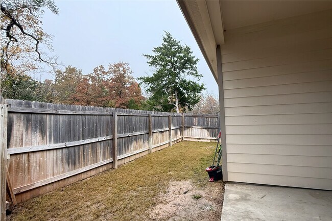 Building Photo - 5747 Cerrillos Dr