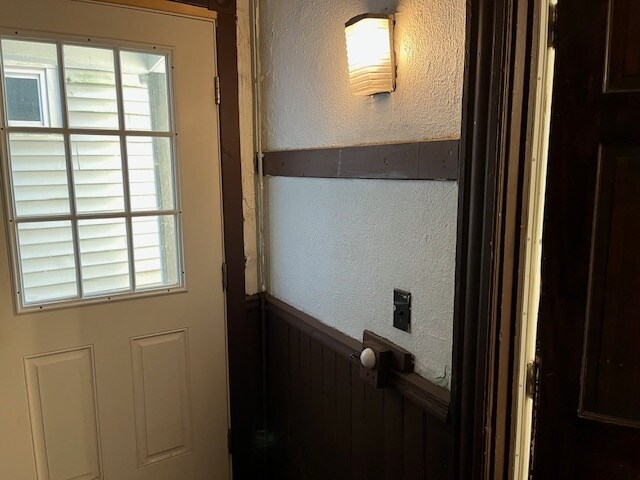 Building Photo - 198 Pine St