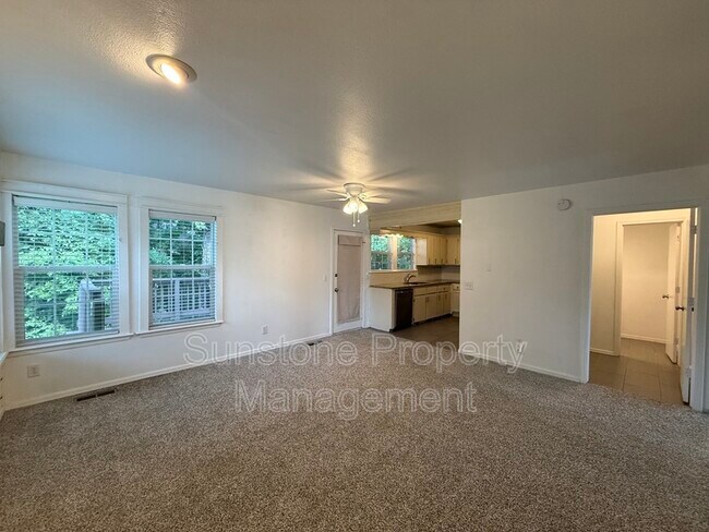 Building Photo - 5117 S Lions Ave