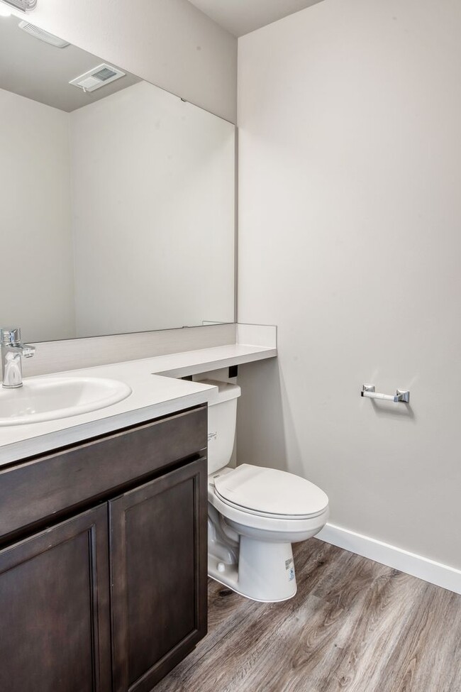 Building Photo - Newly Built 5bd 2.5ba in LSSD