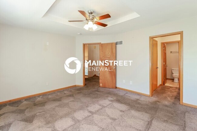 Building Photo - 4 Bedroom Pet-Friendly Home in Lee's Summit, MO with Main Street Renewal