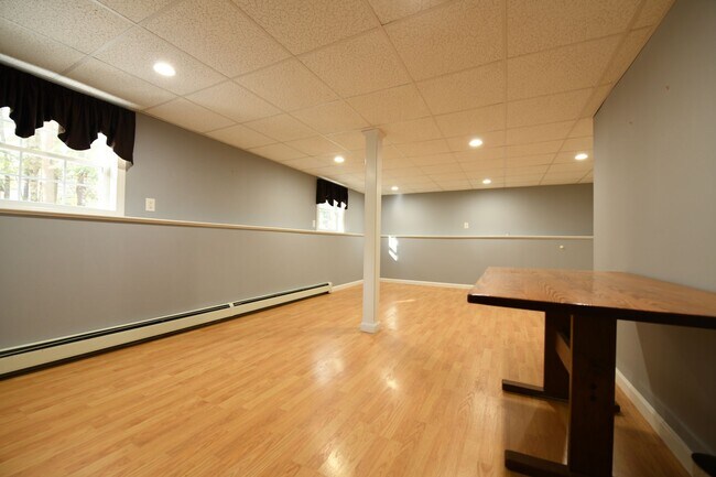 Building Photo - 15 Sabatus Rd
