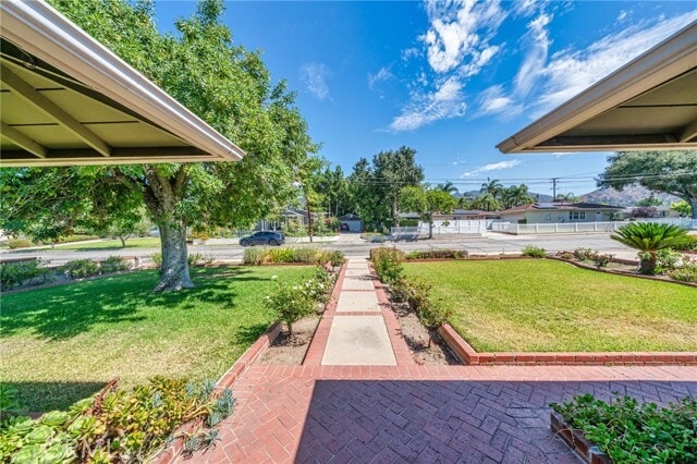 Building Photo - 1044 E Bennett Ave
