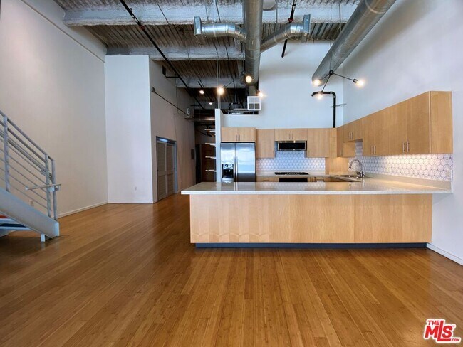 Building Photo - 1130 Flower St