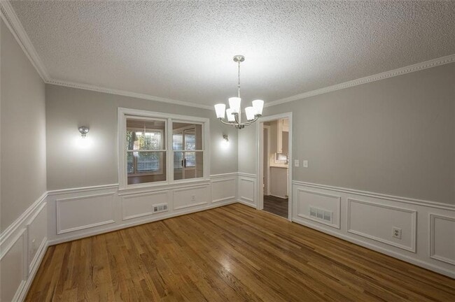 Building Photo - 4648 Calumet Cir NW