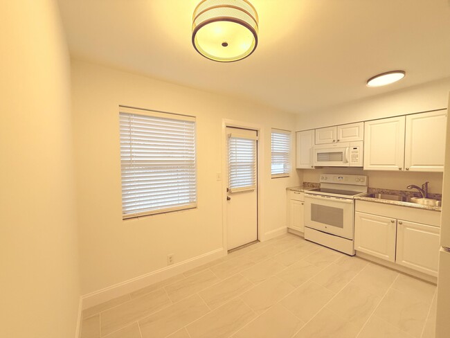 Building Photo - 626 Prosperity Farms Rd