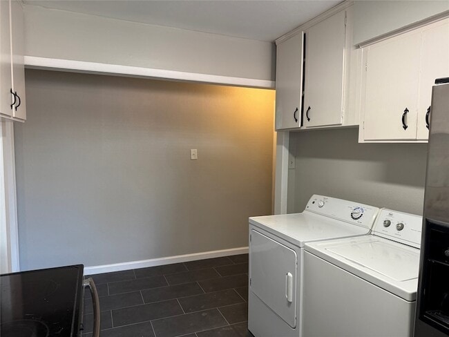 Building Photo - 11321 Wyatt St