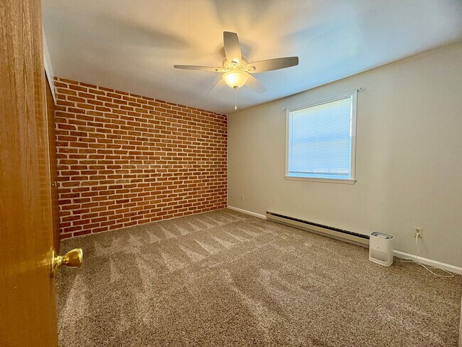 Building Photo - 2 Bedroom 1 Bathroom in Mount Joy!