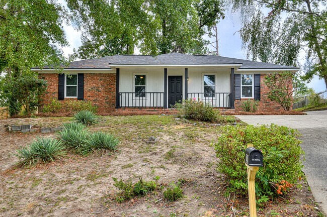 Building Photo - 208 Foxdale Dr