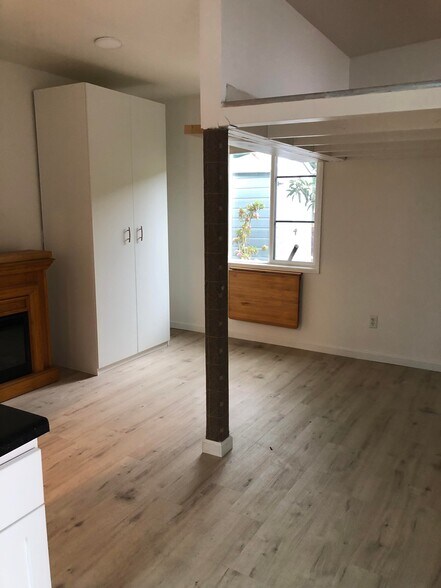Building Photo - 5325 W 120th St