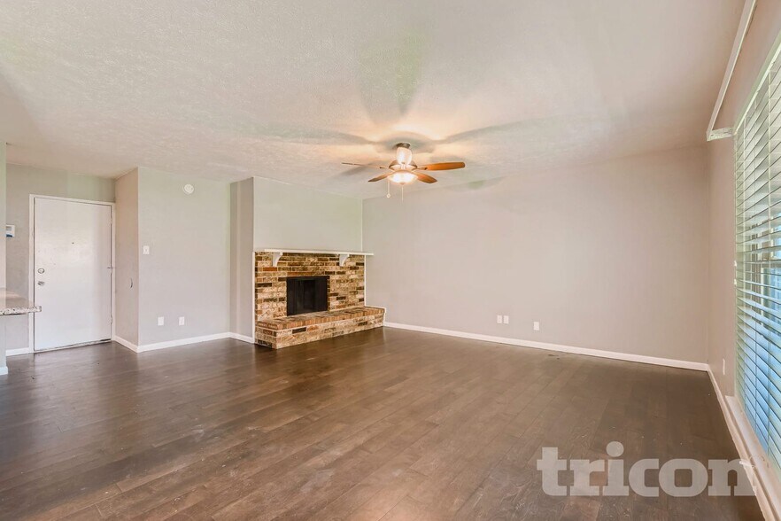 Building Photo - 6026 Lakecrest Dr