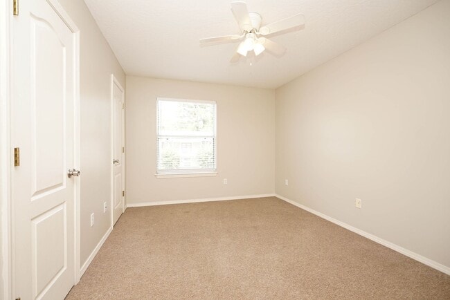 Building Photo - Two bed townhome in Bluewater with a Commu...