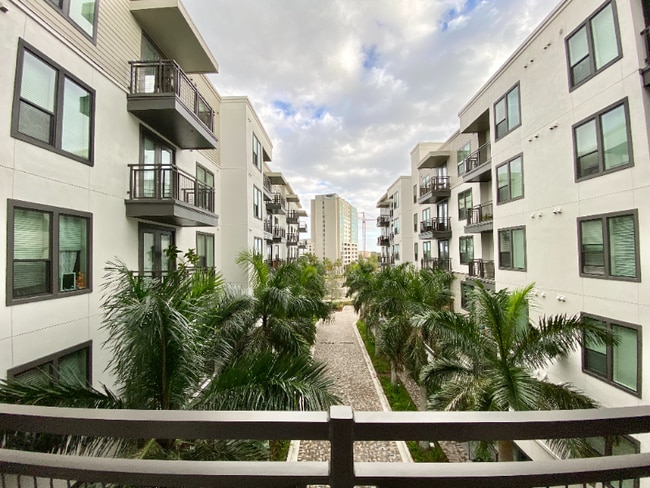 Building Photo - 7614 W Courtney Campbell Causeway