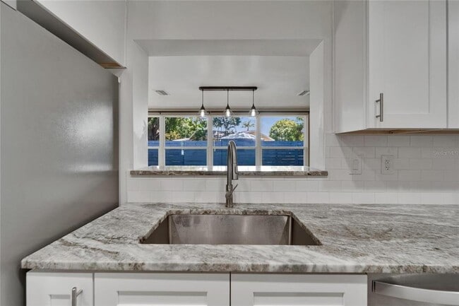 Building Photo - 2552 Bramblewood Dr W