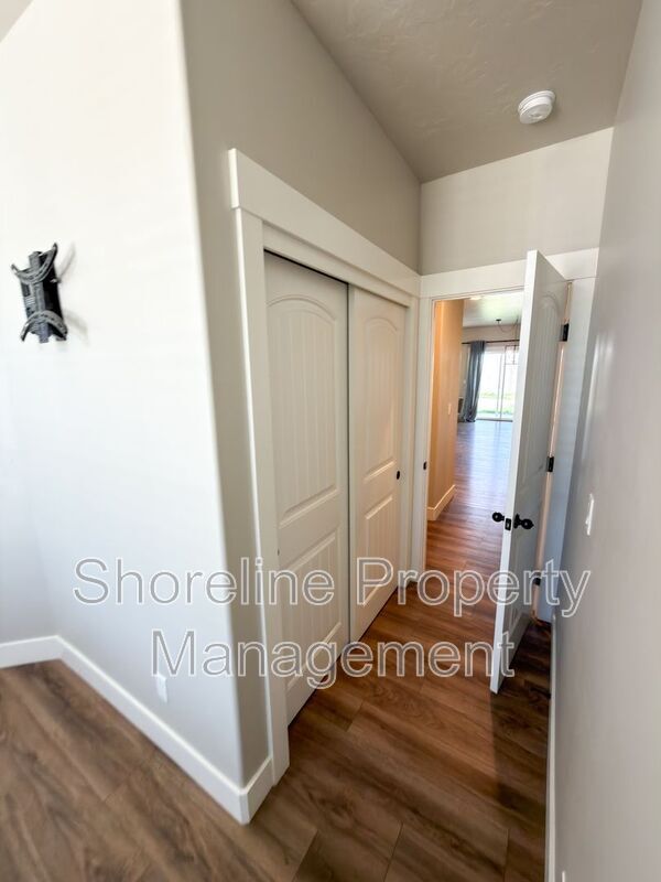 Building Photo - 12913 S Salerno Ave