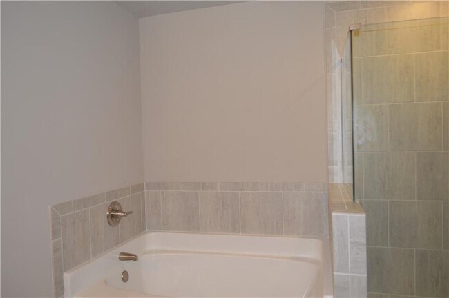 Building Photo - 5348 Fox Hl Ln