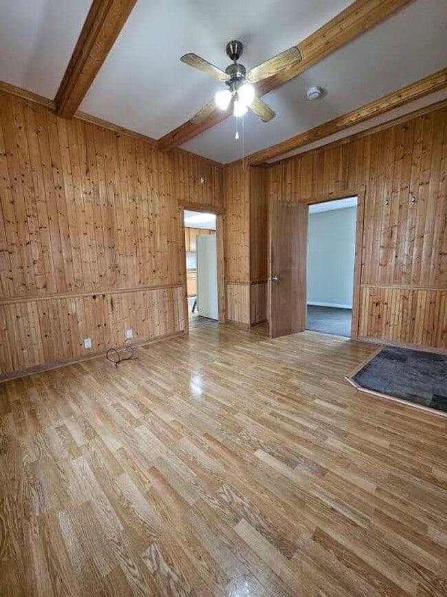 Building Photo - Charming 2 Bedroom 1 Bath Home