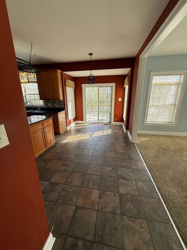 Building Photo - Large 4 Bedroom Home in Glen Allen