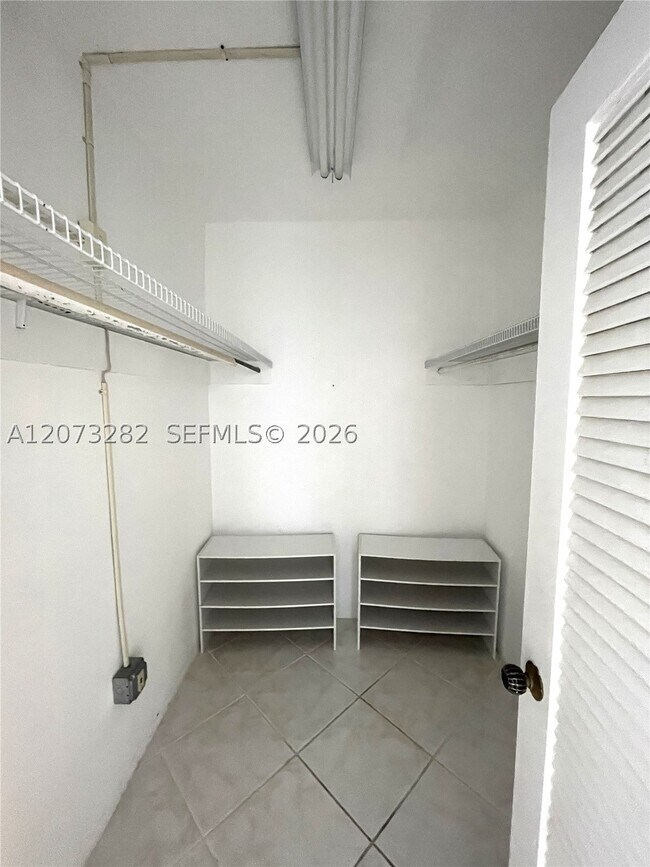 Building Photo - 5001 Collins Ave