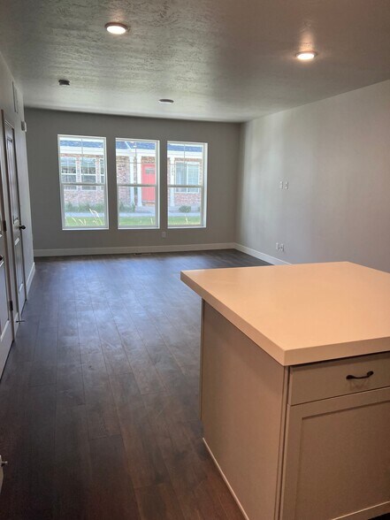 Building Photo - 1197 S 200 E