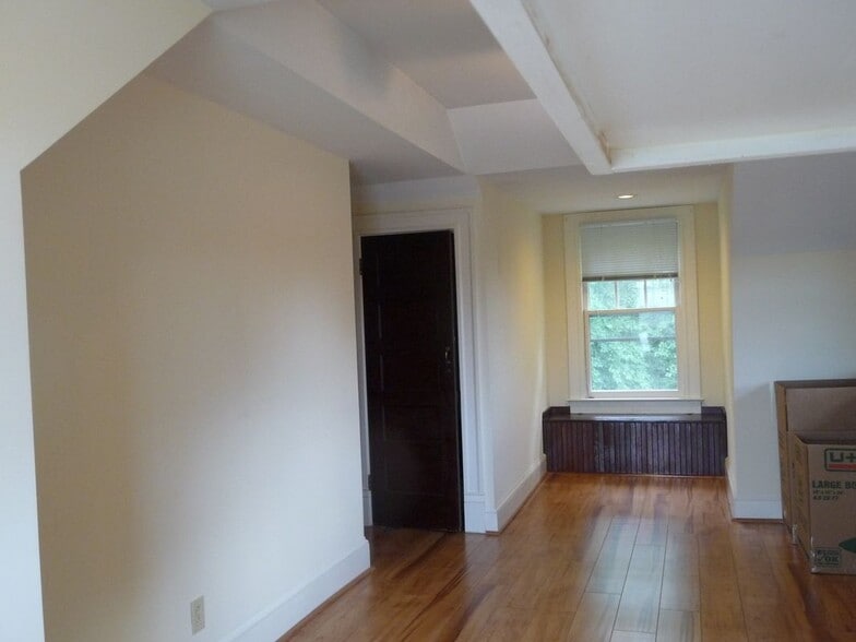 Building Photo - 1311 Sunken Rd