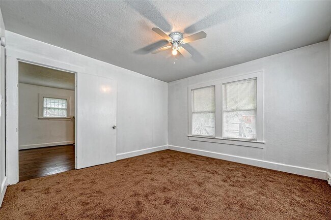 Building Photo - 7119 Farnsworth St
