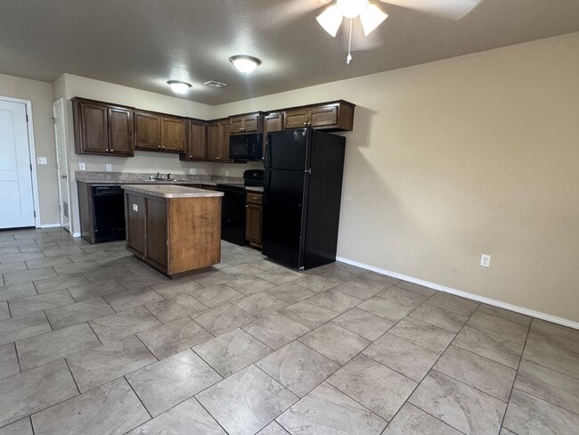Building Photo - 1301 SW Washington apt 3- AVAILABLE NOW!