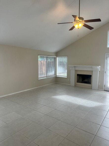 Building Photo - 430 Silvertail Pl