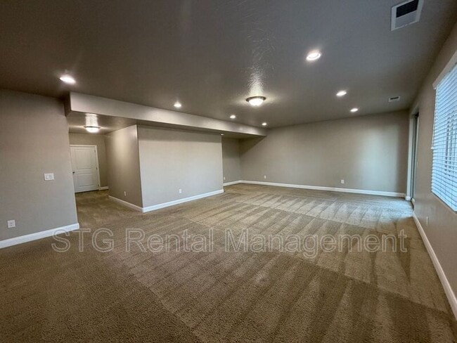 Building Photo - 469 E Barcelona Dr