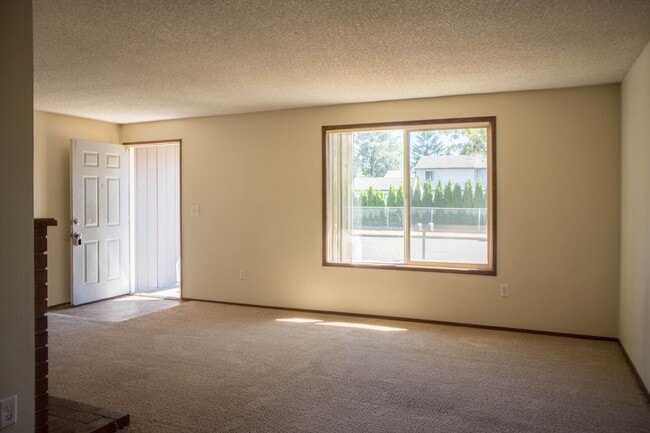 Building Photo - Riverside 408-410