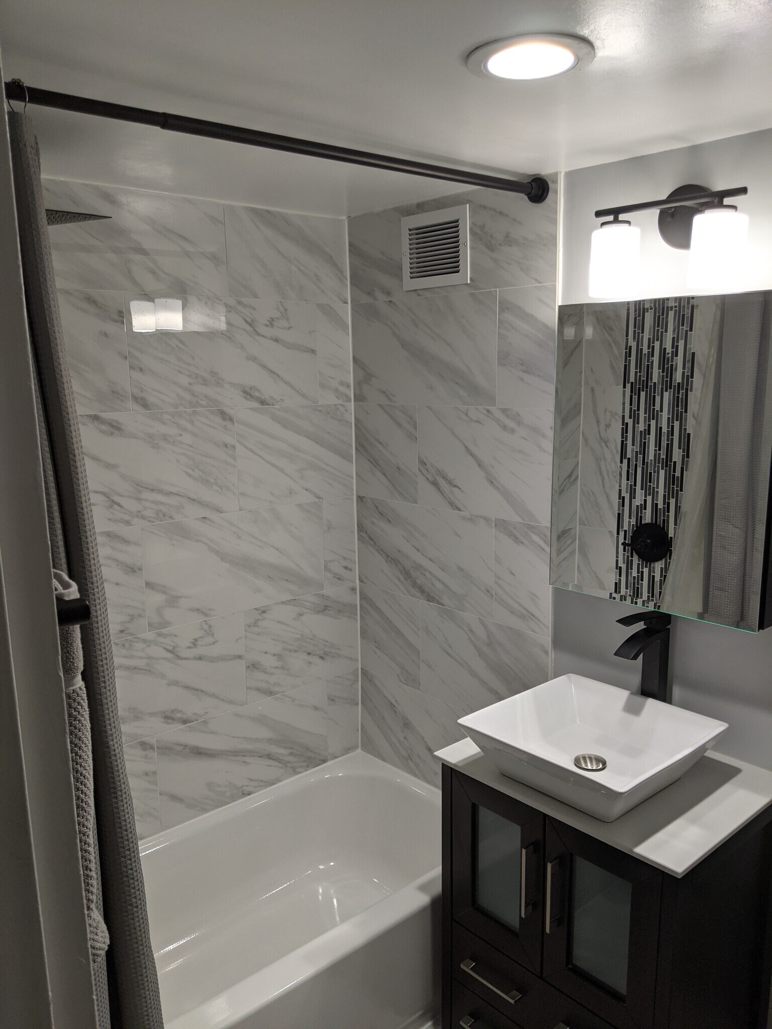 Bathroom - 2500 N Van Dorn St