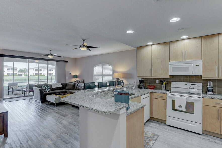 Building Photo - 6634 7th Avenue Cir W