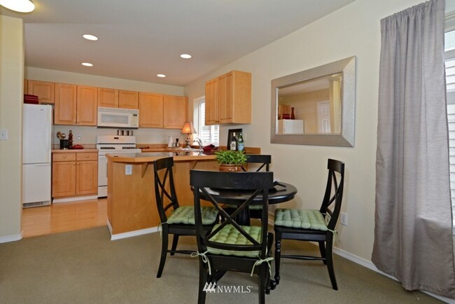 Building Photo - North Greenlake 3-bed 1.75-bath Town House