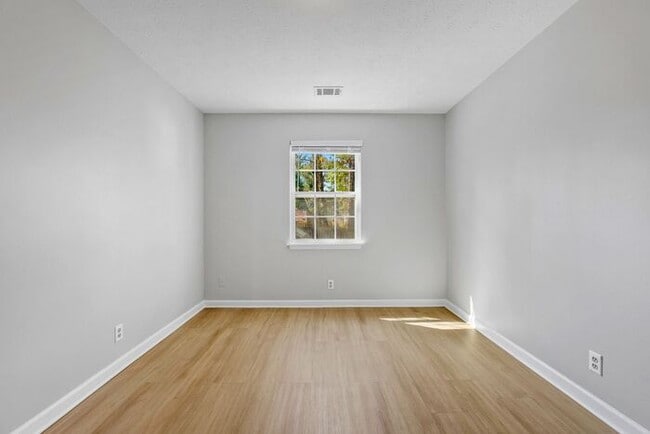 Building Photo - 4660 Bryant Rd