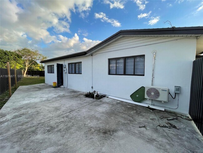 Building Photo - 1791 SW 3rd St