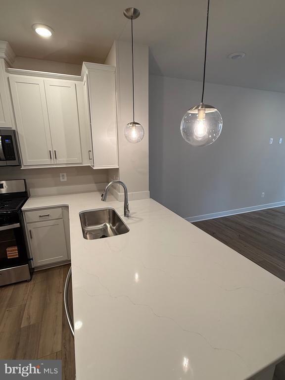 Building Photo - 45203 Drowes Ter