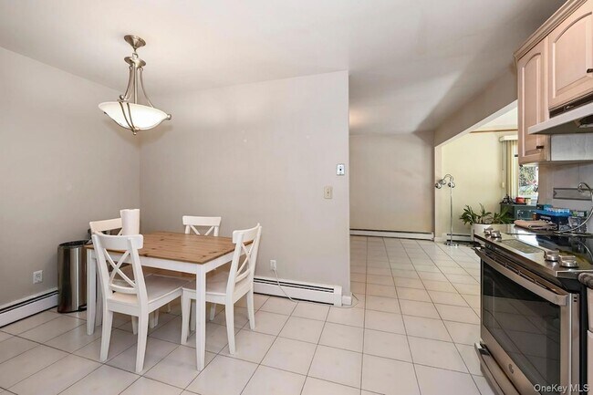 Building Photo - 568 Manville Rd