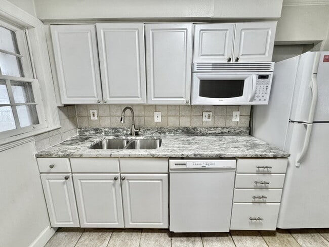 Building Photo - 163 S Fenwick Rd