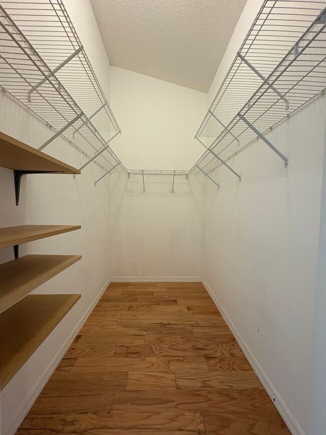 Building Photo - Beautiful 3Bed/2Bath with 2-Car Garage on a Cul-de-Sac